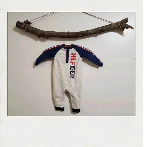 ✨BOGO FREE✨ Tommy Hilfiger12 Months Long Sleeve Footless Jumpsuit Onesie